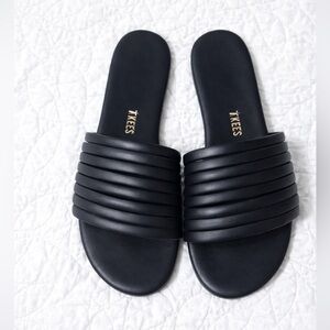 Tkees NWOT Women's Caro slide sandals in black. Size 9 USA. 40 Euro